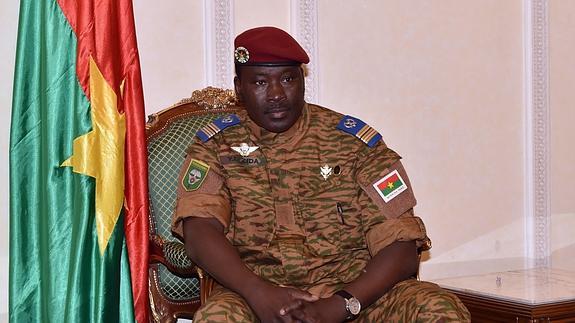 El presidente interino de Burkina Faso, el teniente coronel Isaac Zida. 