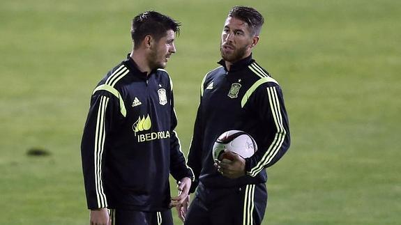 Sergio Ramos y Morata en un entrenamiento 