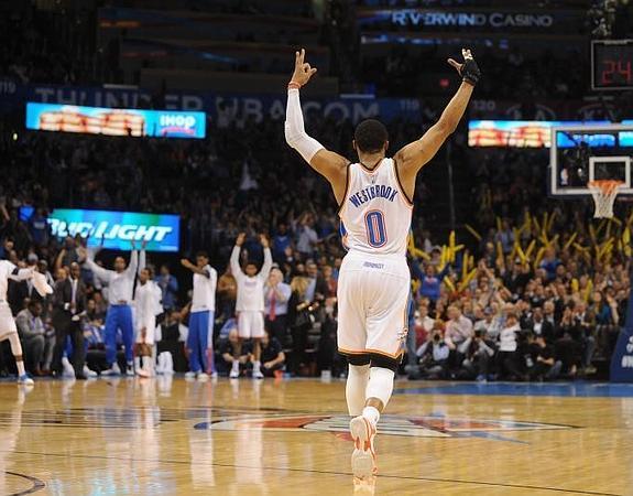 Russell Westbrook celebra el triunfo de los Thunder. 