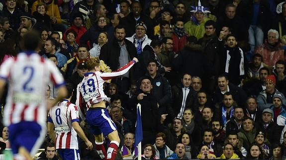 Fernando Torres celebra su gol. 