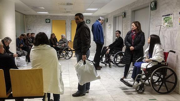 Pacientes en la sala de espera de Urgencias. 