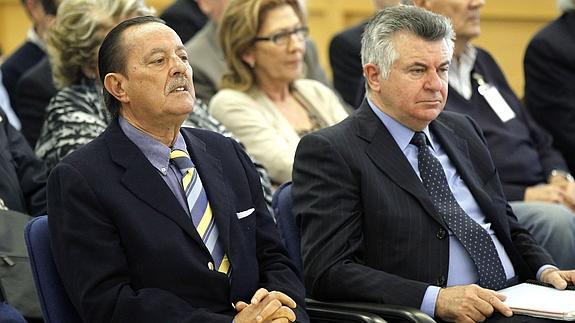 Julián Muñoz (i) y Juan Antonio Roca (d), durante el juicio. 