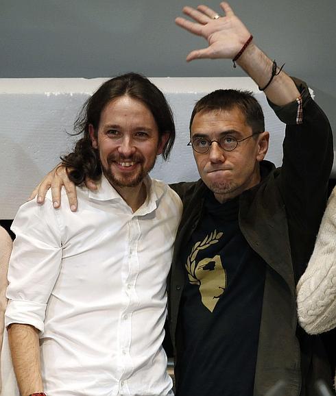 Pablo Iglesias (i), líder de Podemos, junto a Juan Carlos Monedero (d). 