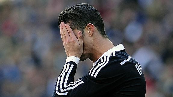 Cristiano se lamenta en el campo del Córdoba.