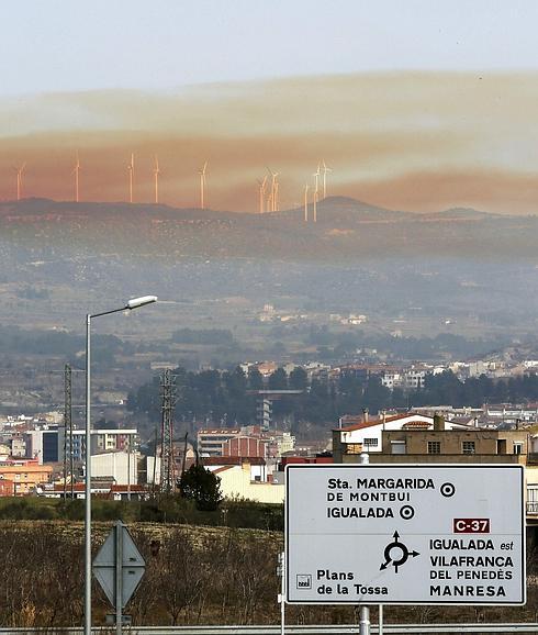 La nube tóxica que se ha formado sobre Igualada. 