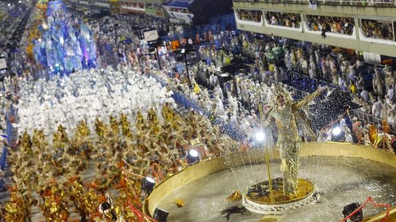 El agua no ha franado las ganas de fiesta en Brasil 