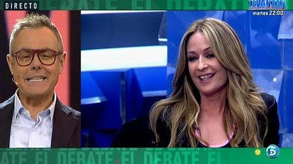 Jordi González habla con Olvido Hormigos. 