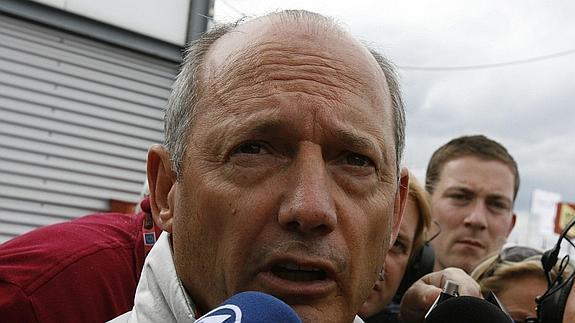 Ron Dennis: «Alonso perdió algo de memoria en el accidente»