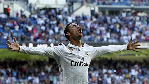 Cristiano celebran un gol. 