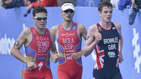 Gómez Noya, Mola y Brownlee, en una prueba de 2014. 