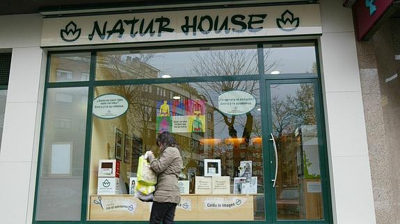 Vista exterior de una tienda de Natur House, en Vitoria. 