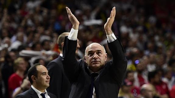 Pablo Laso celebra el campeonato de Europa. 