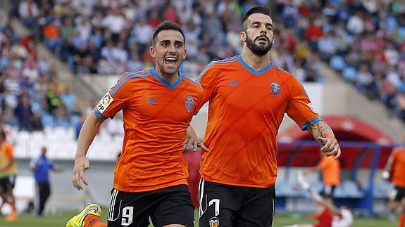 Alcácer celebra el gol que les da el pase a la Champions. 