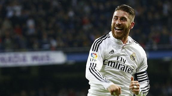 Sergio Ramos celebra un gol con el Real Madrid. 