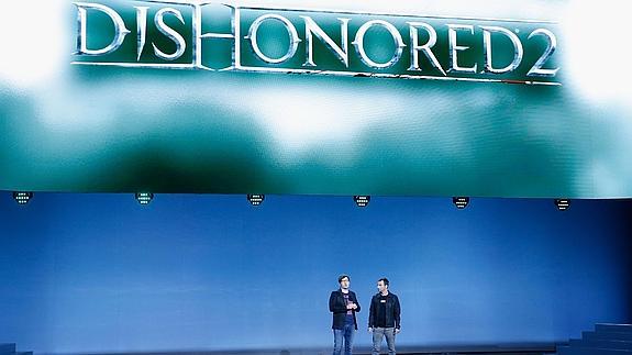 Harvery Smith y Raf Colantonio presentan 'Dishonored 2'.