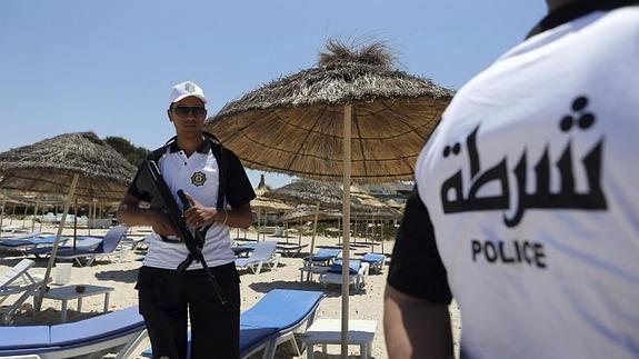 Vigilancia policíal en el hotel.