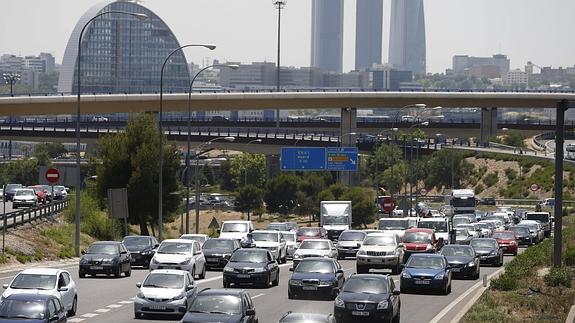 Vehículos a la salida de Madrid.