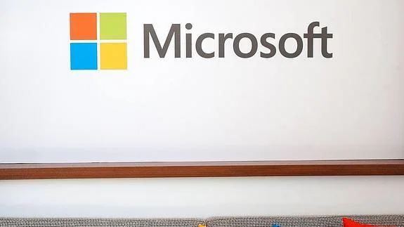 Una fotografía del logotipo Microsoft en San Francisco, California.