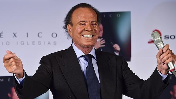 Julio Iglesias.