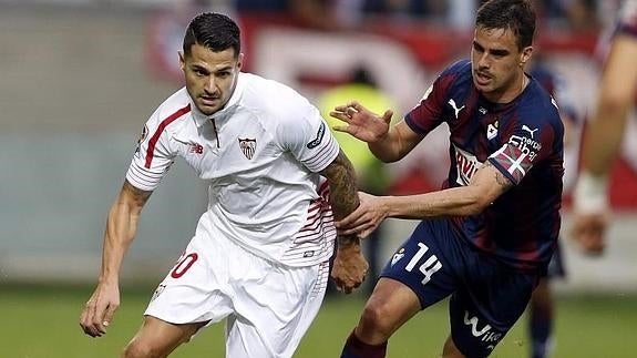 Vitolo (i) y Dani García (d), durante el partido. 