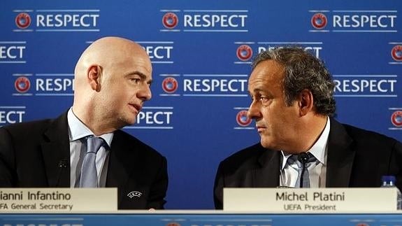 Gianni Infantino y Michel Platini. 