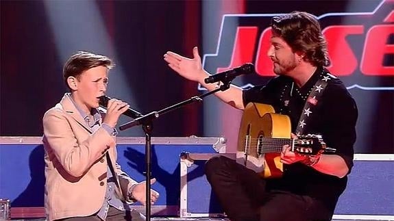 Manu Carrasco y José María, ayer en 'La Voz Kids'.