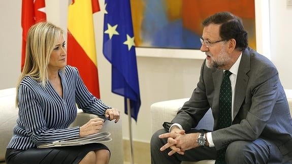 Cristina Cifuentes y Mariano Rajoy.