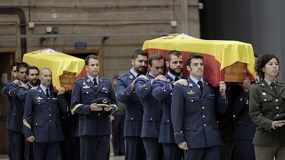 Funeral en la base grancanaria de Gando por los tres militares fallecidos.