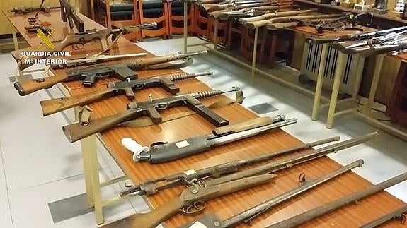 Parte de las armas incautadas. Guardia Civil