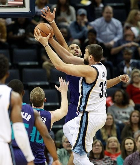 Marc Gasol entra a canasta.