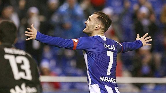 Lucas Pérez celebra el primer gol deportivista.