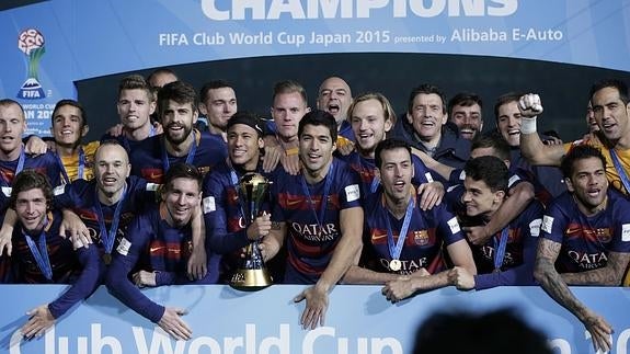 Los jugadorers del Barcelona celebran el Mundial de Clubes logrado en Japón. 