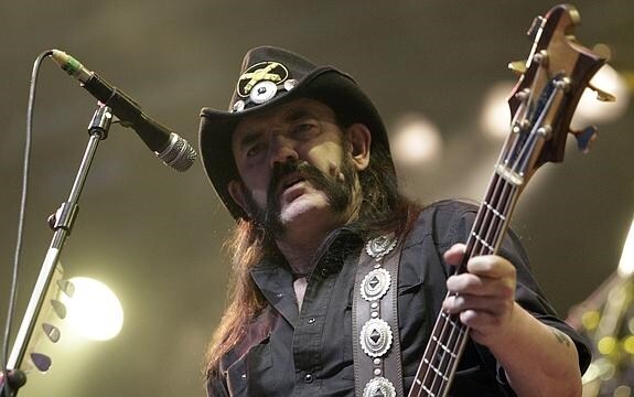 Fotografía tomada el 20 de julio de 2010 que muestra a 'Lemmy' Kilmister durante un concierto en Nyon (Suiza). 