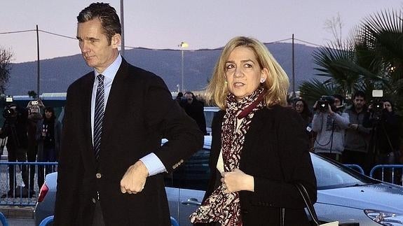 La infanta Cristina y su marido, Iñaki Urdangarin, en la primera sesión del juicio del caso Nóos.