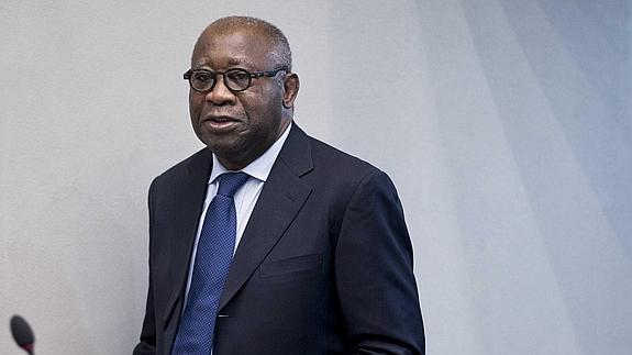 El expresidente marfileño Laurent Gbagbo a su llegada a la CPI.  