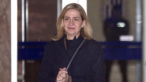 La infanta Cristina, a su salida anoche del juicio. 