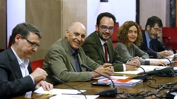 El equipo negociador del PSOE.