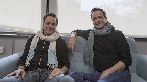 Los gemelos Sergio y Javier Torres, autores del libro 'Torres en la cocina'.