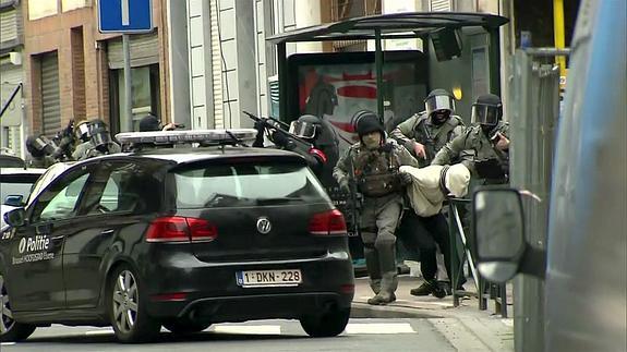 Momento de la detención el viernes de Abdeslam. 