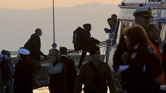 Uno de los barcos que ha zarpado esta mañana con inmigrantes. 