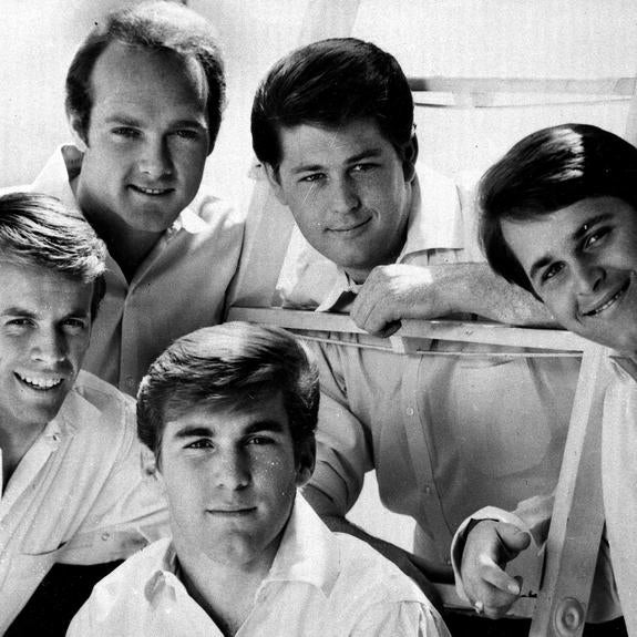 Al Jardine, Mike Love, Dennis Wilson, Brian Wilson y Carl Wilson, en una imagen de 1966. 