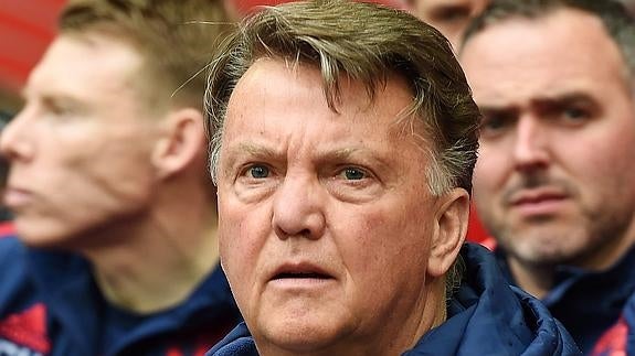 Louis Van Gaal, en el banquillo durante un partido. 