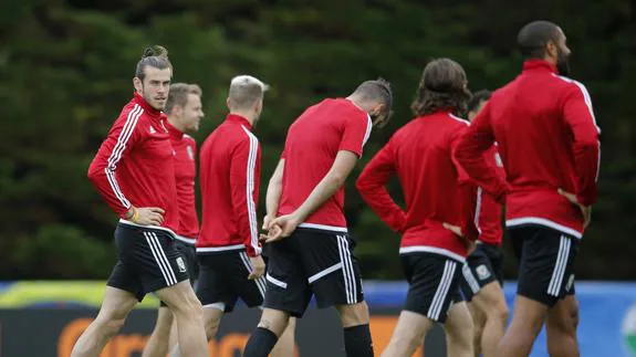 Gareth Bale, durante un entrenamiento de la selección galesa de fútbol. 