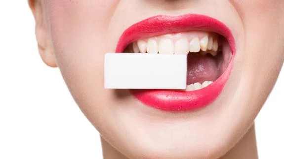 El mantenimiento periodontal no es sólo una limpieza de boca, sino que se trata de una actuación odontológica individualizada adecuada a las necesidades de cada paciente. 