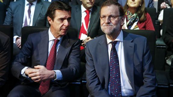 El exministro de Industria, José Manuel Soria, junto a Mariano Rajoy.