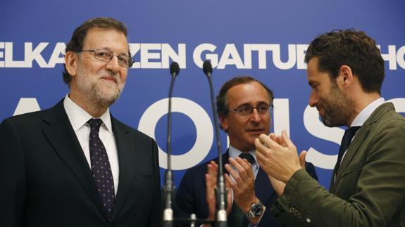 Mariano Rajoy junto a Alfonso Alonso y Borja Sémper..