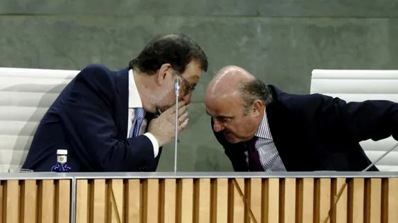 Mariano Rajoy y Luis de Guindos. 