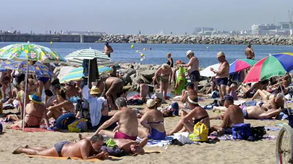 Turistas en la playa. 