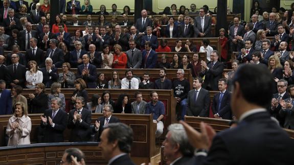 Diputados y senadores al término del discurso pronunciado por el rey Felipe VI.