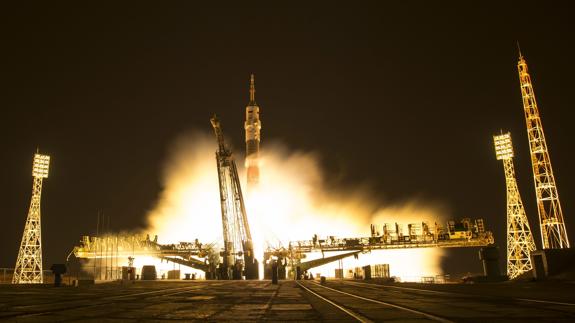 Despegue de la nave tripulada rusa Soyuz MS-03 desde el cosmódromo de Baikonur (Kazajistán).